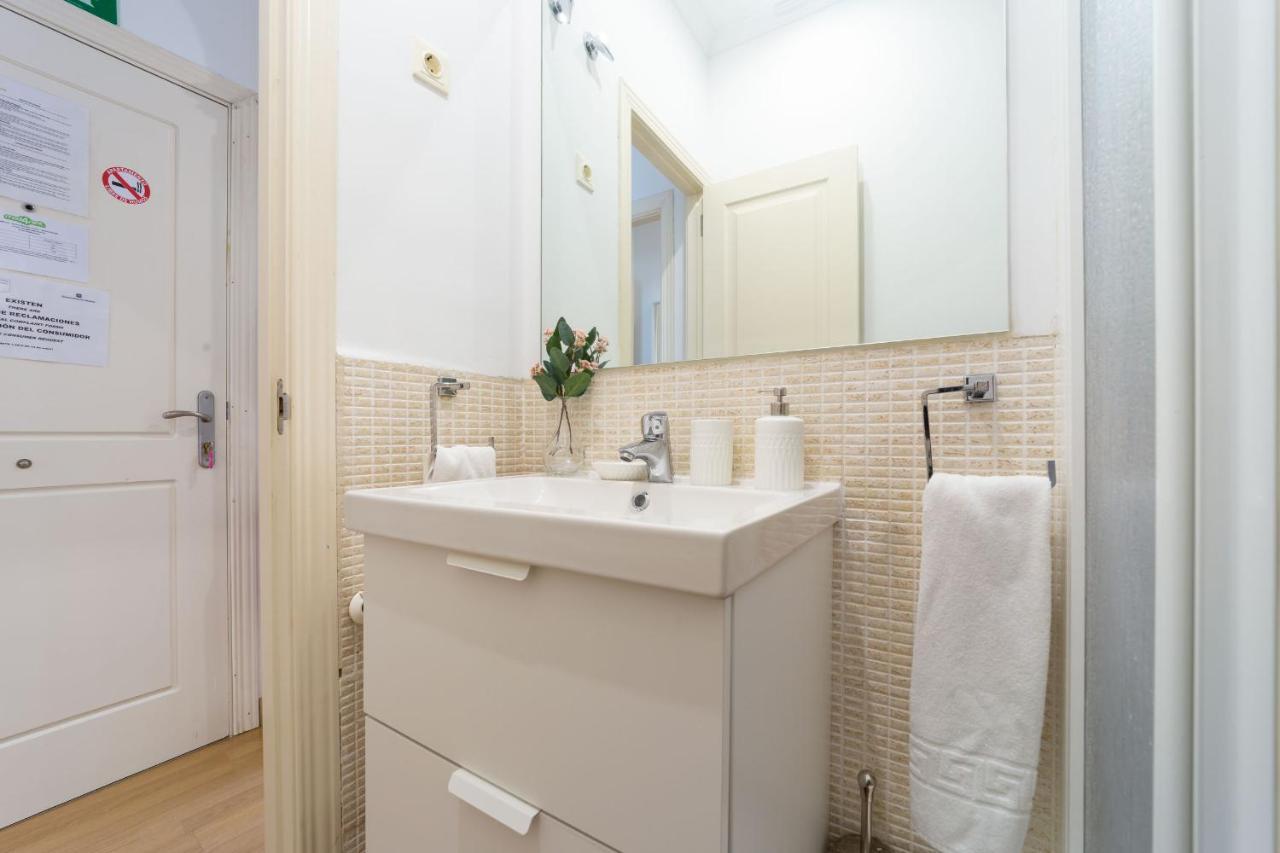 Apartamentos Gran Via Madrid Exteriér fotografie